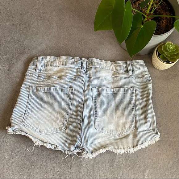 Eighty two denim pinstripe light wash Jean shorts - Picture 2 of 9